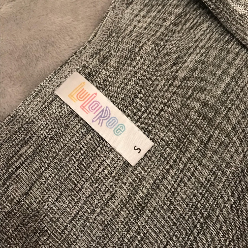 LuLaRoe Vintage Elegant Classic Tee 💖✨ - Picture 3 of 4